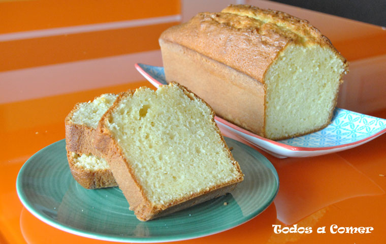 Bizcocho de queso crema esponjoso. Receta fácil y deliciosa