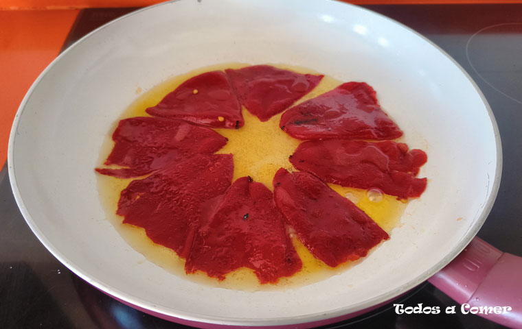 Lomo con pimientos caramelizados- Cocinando los pimientos