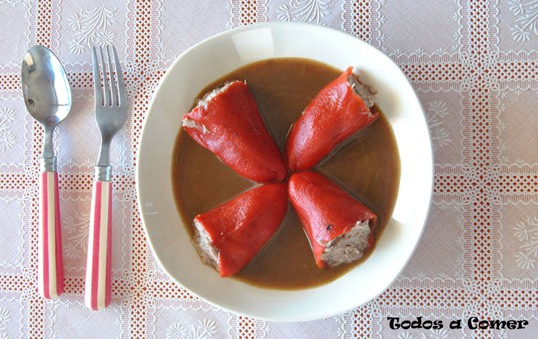 Pimientos rellenos de carne con bechamel