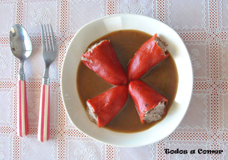 Pimientos piquillo rellenos de carne