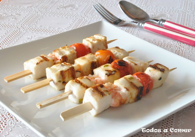 Brochetas de pescado (de emperador, gambas y tomates cherry)