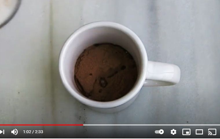 Vídeo receta: Bizcocho de chocolate a la taza