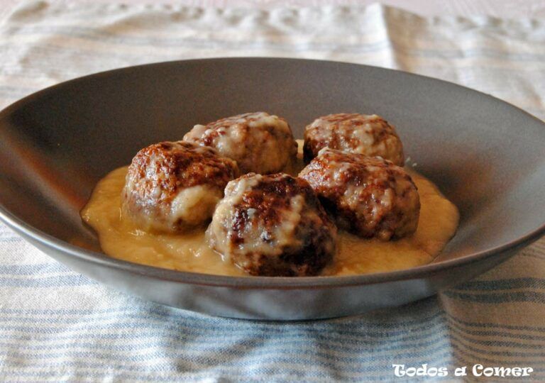 Recea de albóndigas con salsa de cebolla de Arguiñano