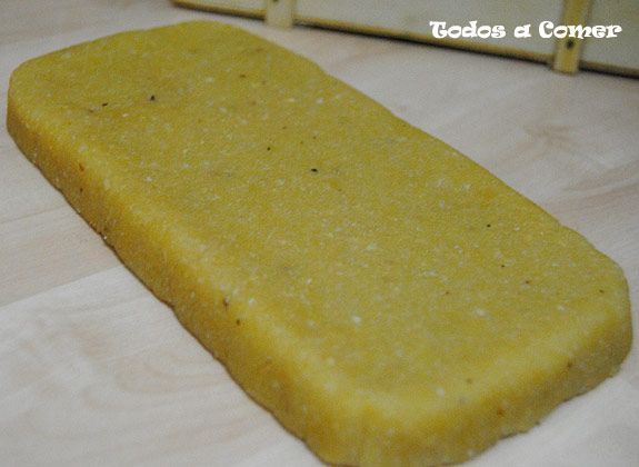 Receta: turrón de yema tostada- Cortar tabletas de turrón