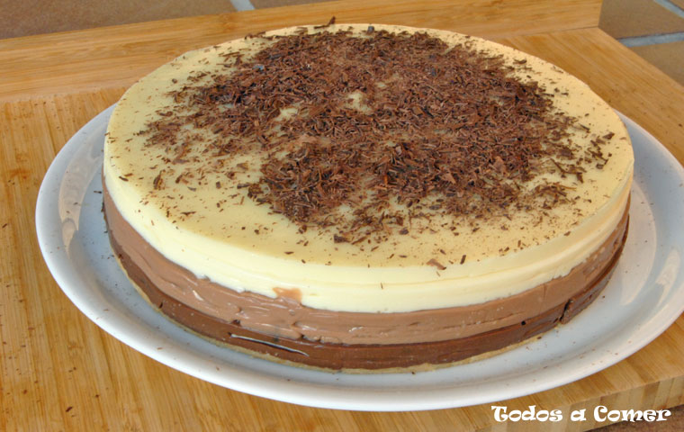 Tarta de tres chocolates con cuajada