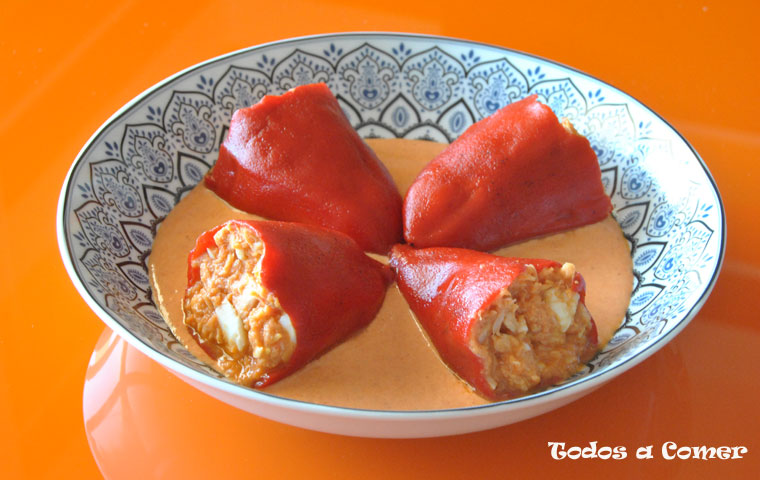 Pimientos del piquillo rellenos de atún y huevo