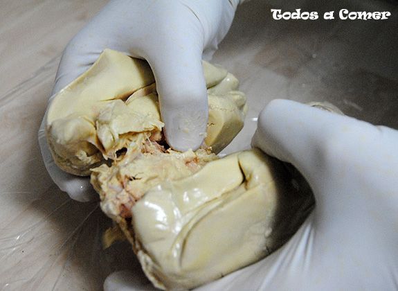 Cómo devenar un hígado de pato Cómo desvenar un hígado de pato- Separando los lóbulos