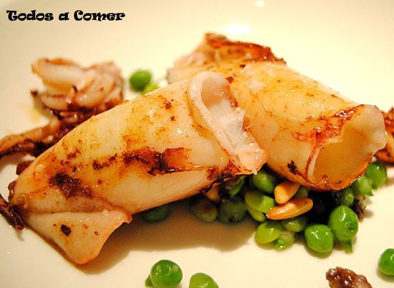 Restaurante la Casa del Carmen- Chipirones a la plancha con guisantes y butifarra