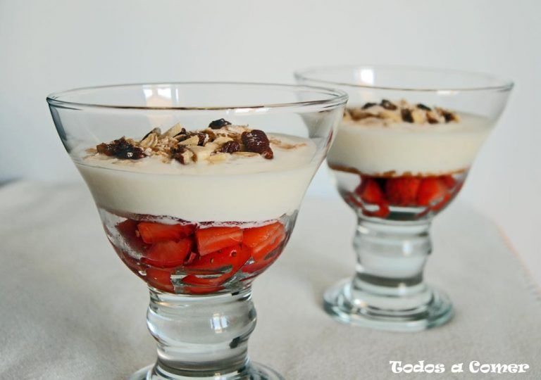 fresas con yogur y galleta