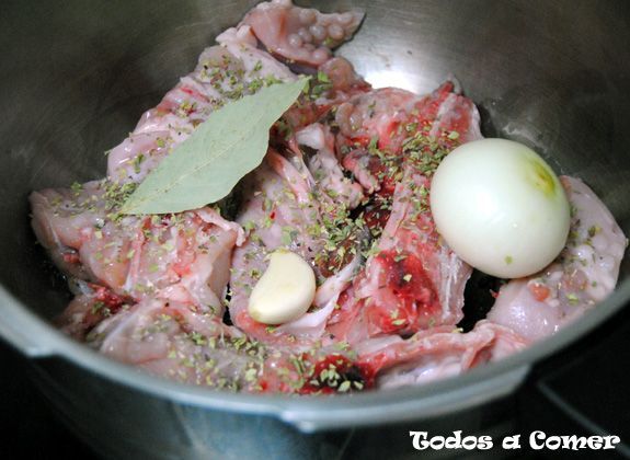 Receta de conejo adobado- Cocinando la carne