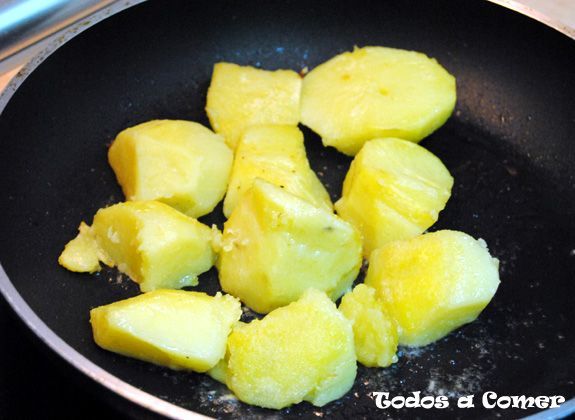 Receta de conejo adobado- Patatas salteadas de guarnición