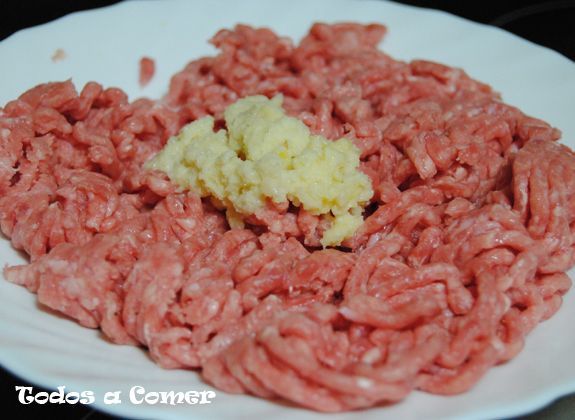 Receta. Hamburguesas con queso. Carne picada