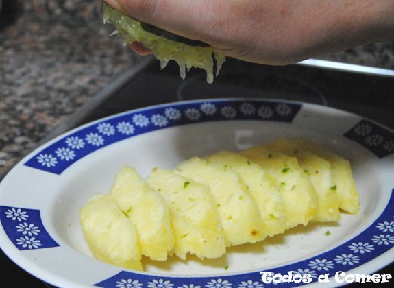 Receta de piña con miel y lima. Paso 2