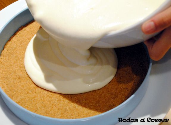 Receta. Tarta de leche merengada - Montando la tarta