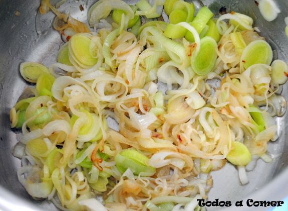 Vichyssoise o crema fría de puerro – Pochando las verduras