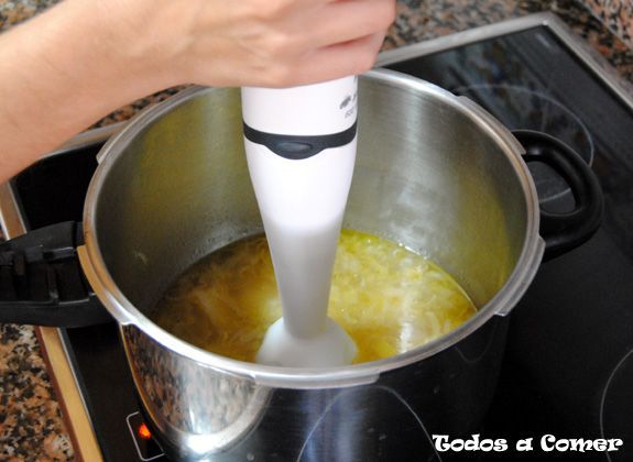 Vichyssoise o crema fría de puerro- Batiendo las verduras cocidas