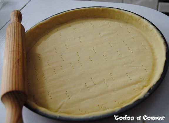 Truco de cocina: masa quebrada que no baja. Pinchar la masa