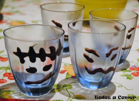Receta: Vasitos monstruosos para Halloween- Decorar vasitos Receta: Vasitos monstruosos para Halloween- Decorar vasitos