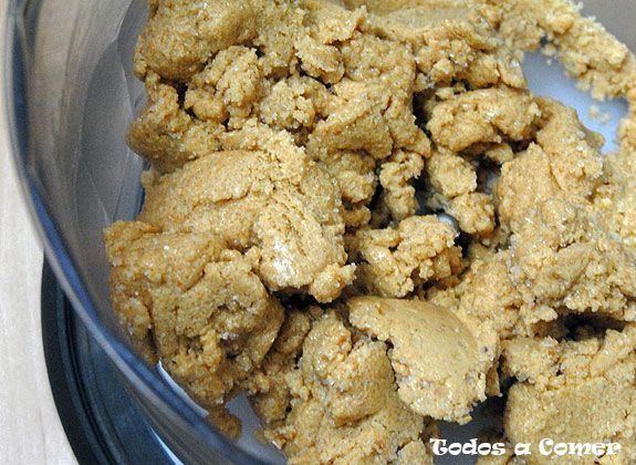 Receta: Coulant de turrón. Triturando el turrón