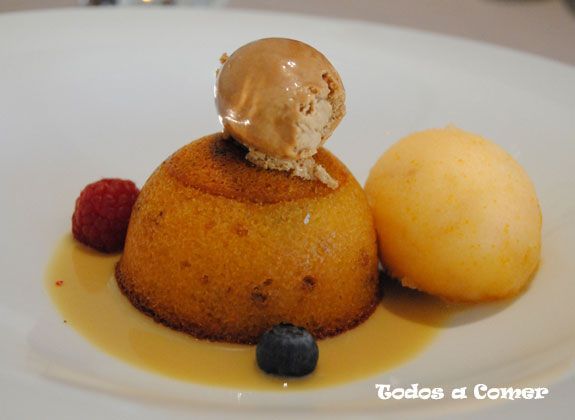 Restaurante Pedro Larumbe. Templado de almendra, helado de cítricos y cardamomo