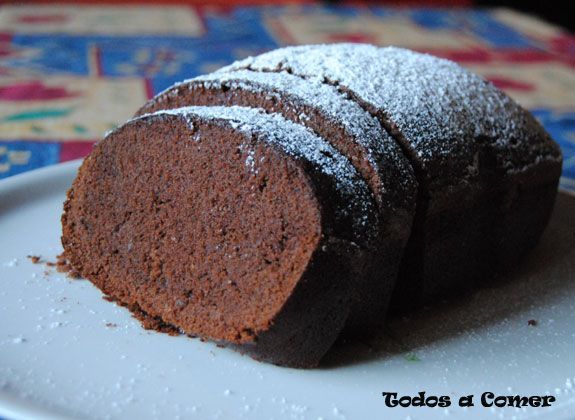 Receta. Bizcocho de chocolate en panificadora