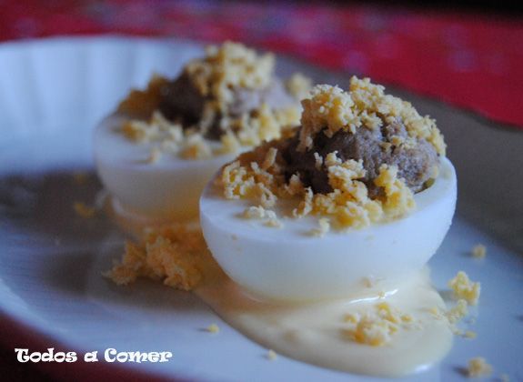 Receta. Huevos rellenos de champiñones y gambas