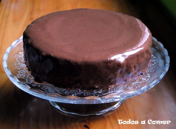 Receta. Tarta de chocolate y zanahoria. Tarta completa