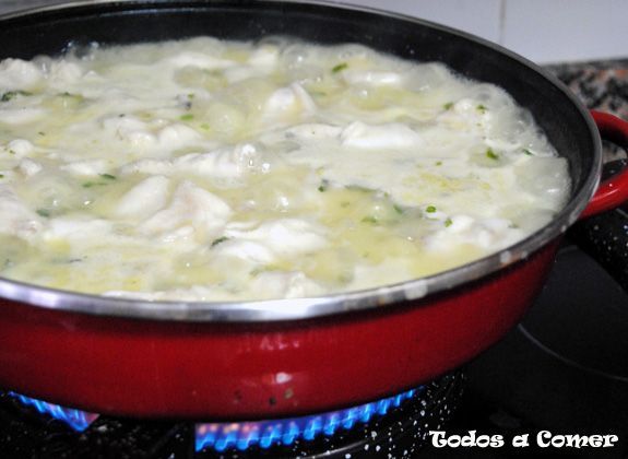 Receta. Cocochas de bacalao en salsa verde. Cocción Receta. Cocochas de bacalao en salsa verde. Cocción