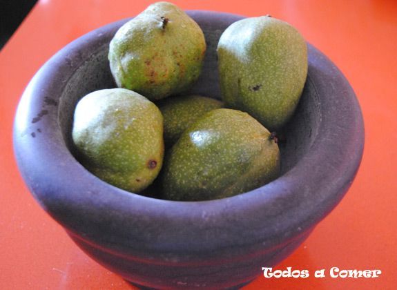 Receta. Vino de nueces- Nueces verdes Receta. Vino de nueces verdes- Nueces verdes
