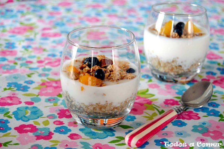 Postre de quinoa con yogur y fruta