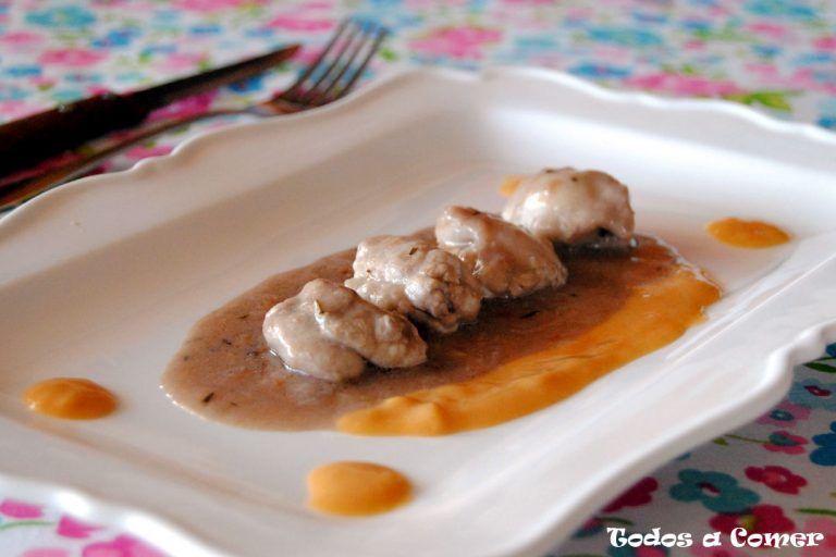 Receta de mollejas al vino tinto con salsa de ajo