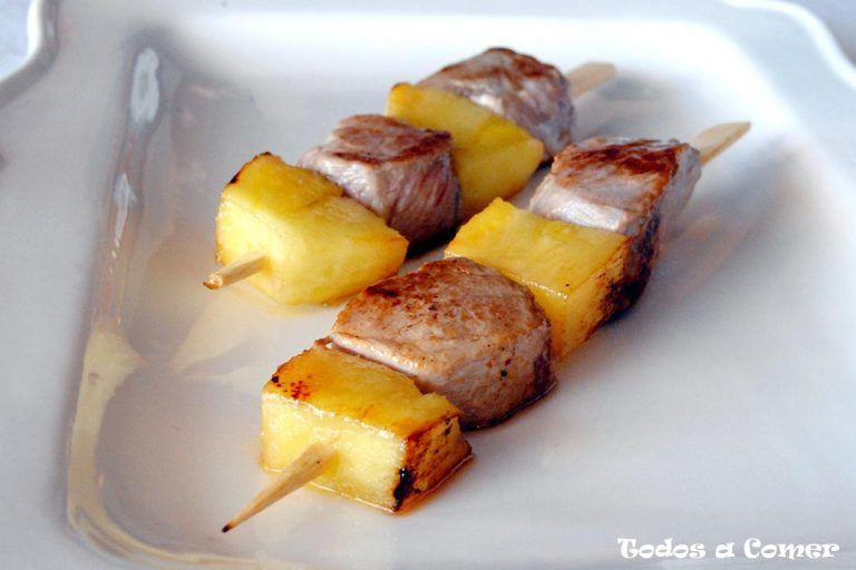 Brochetas de solomillo de cerdo y piña de Arguiñano