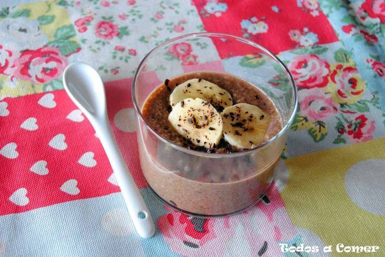Vasitos de quinoa con chocolate y plátano
