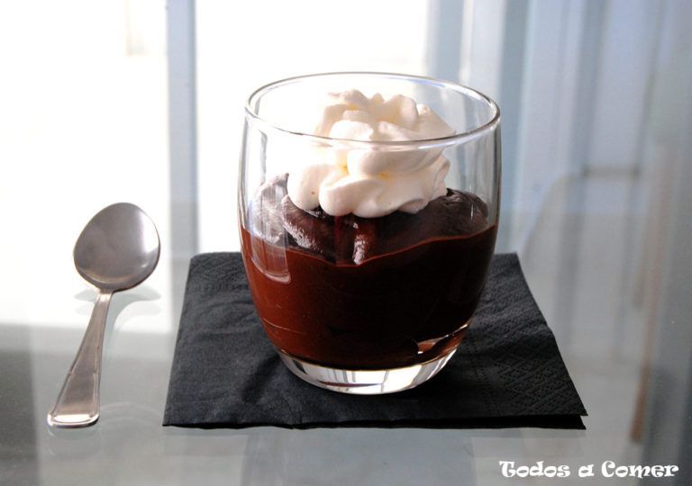 Mousse de chocolate y aguacate