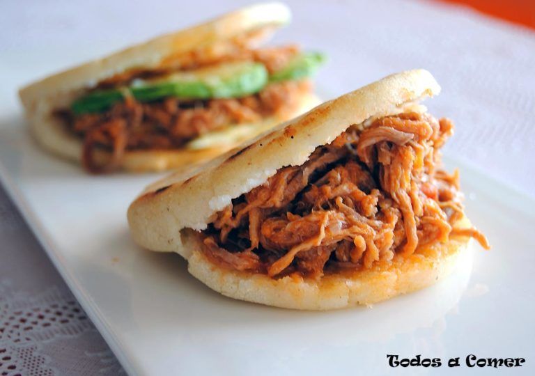 arepas rellenas de carne desmechada - receta casera