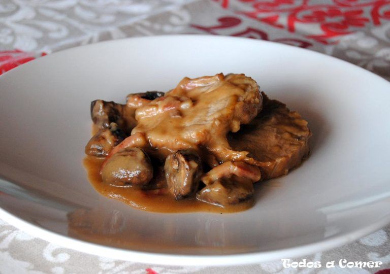 lomo de cerdo en salsa con champiñones