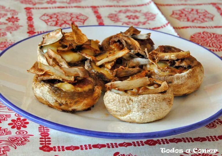 Champiñones rellenos de queso y chorizo