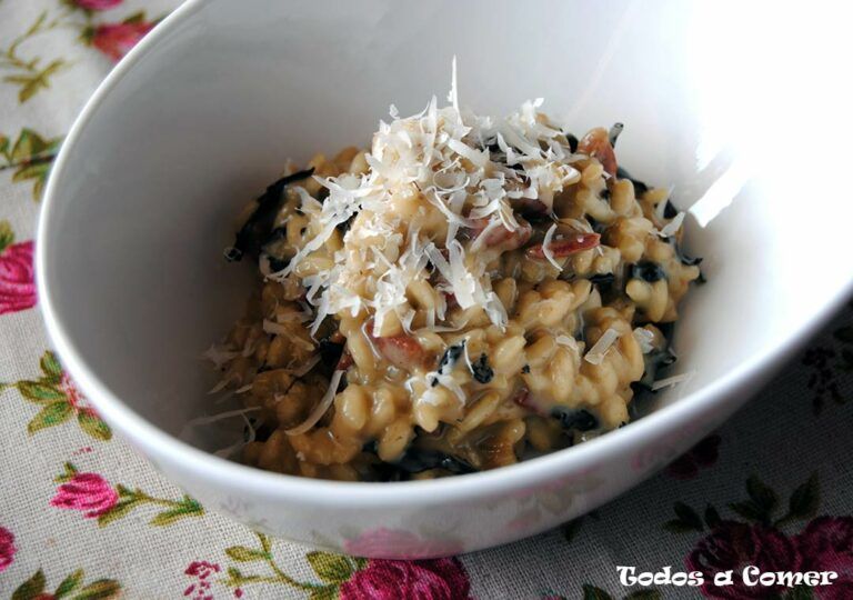 Risotto de trompetas de los muertos y suero de leche