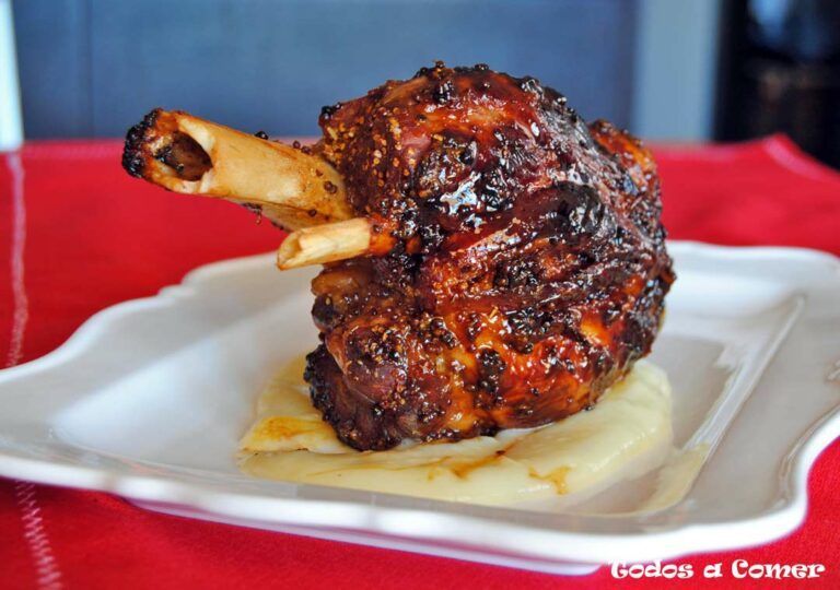 Codillo asado con miel y mostaza