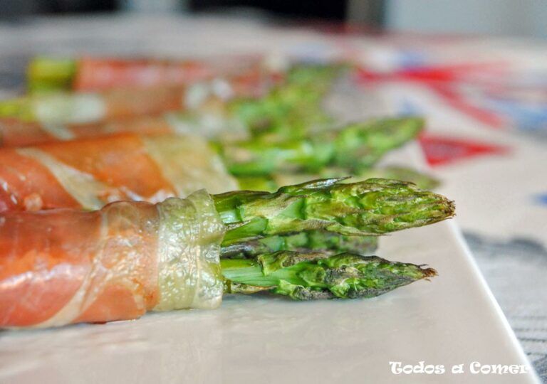 Espárragos verdes con jamón