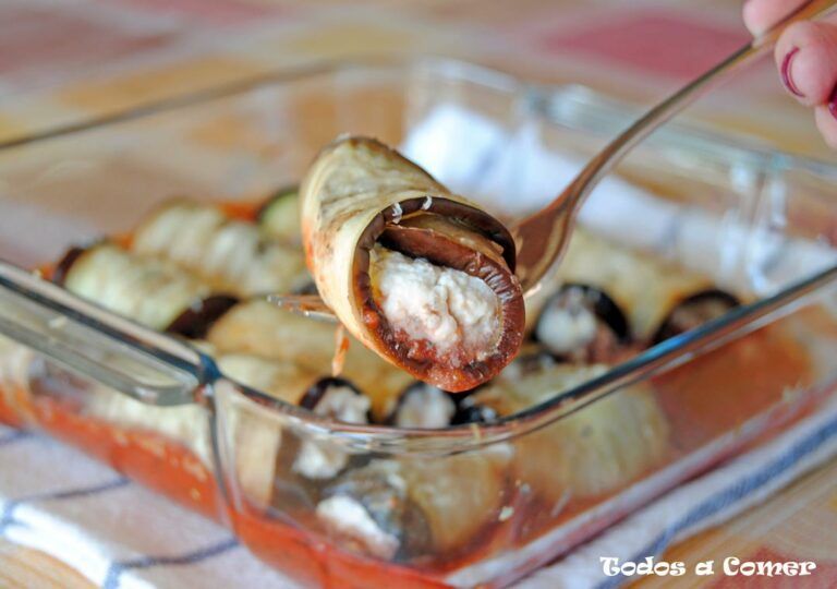 Canelones de berenjena rellenos de queso y nueces. En detalle
