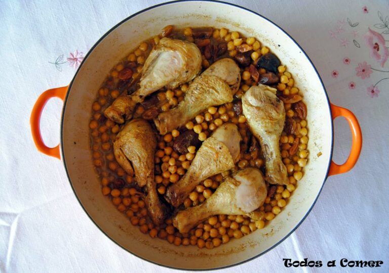 Guiso de pollo con garbanzos al estilo moruno