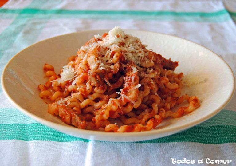 pasta con salsa de tomate y bacon