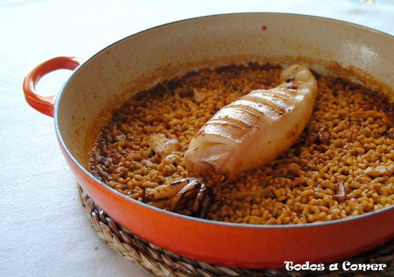 Arroz con calamares. Receta fácil y sabrosa
