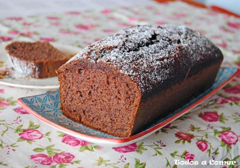 Bizcocho de chocolate esponjoso fácil