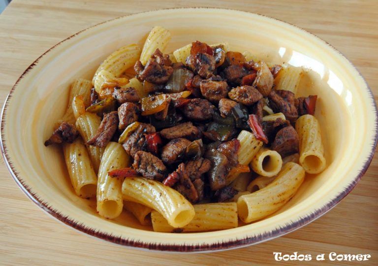 Macarrones con carne de pavo adobada