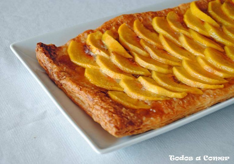 Tarta de melocotón y hojaldre