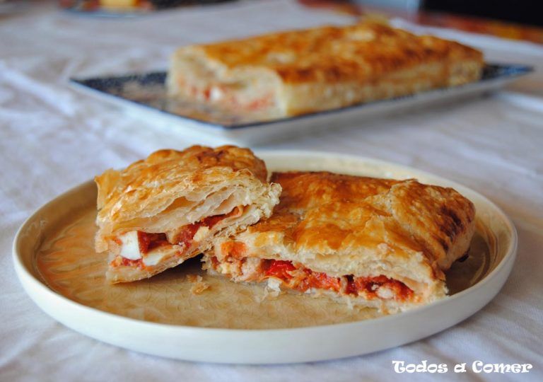 Empanada de bonito y huevo con masa de hojaldre