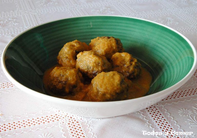 Receta de albóndigas en salsa española
