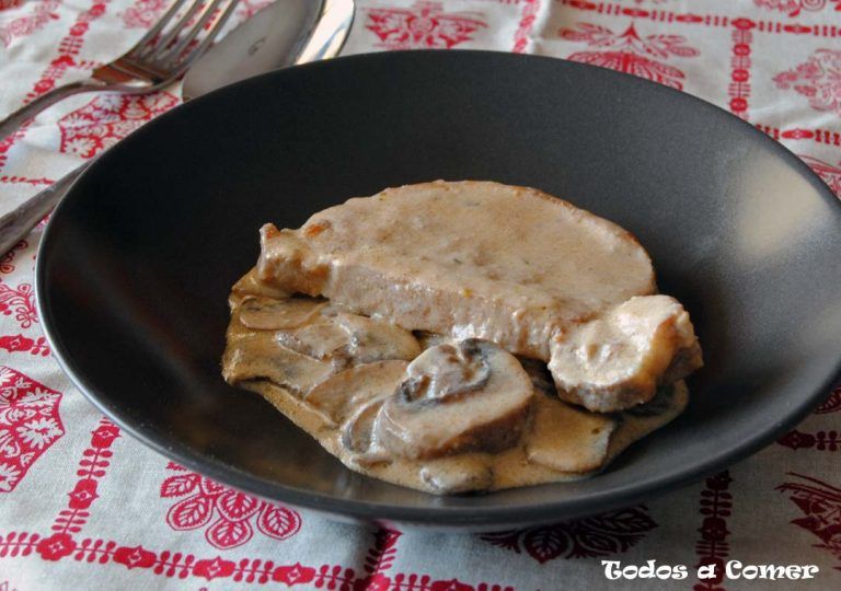Lomo adobado en salsa con champiñones